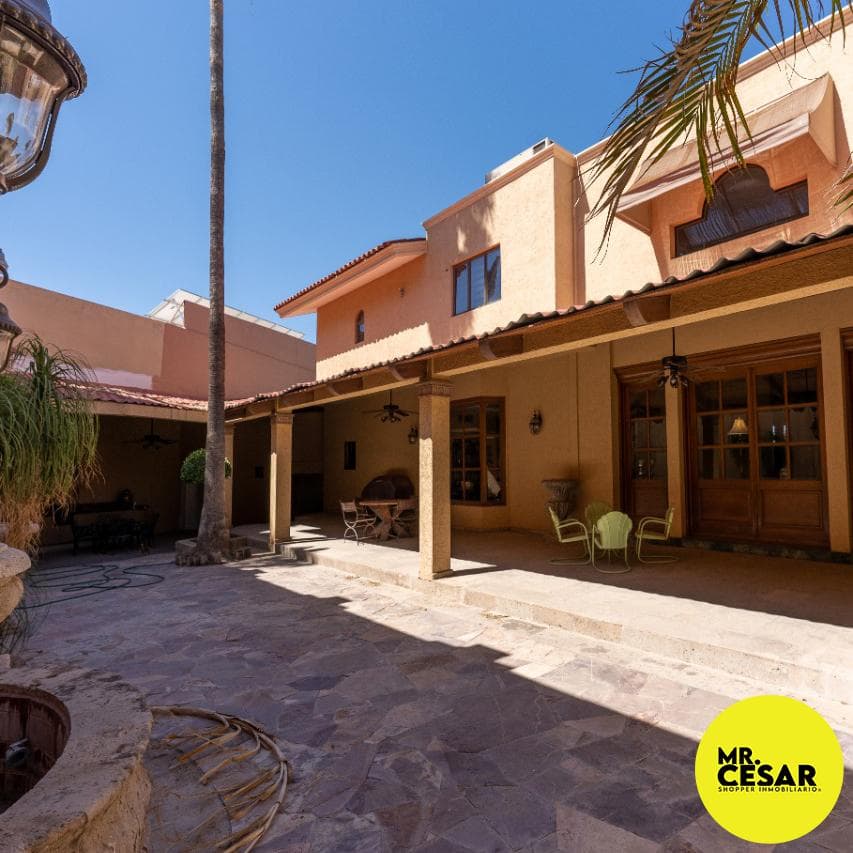 Beautiful house for sale in the Bretaña Al Norte residential area near Morelos Boulevard