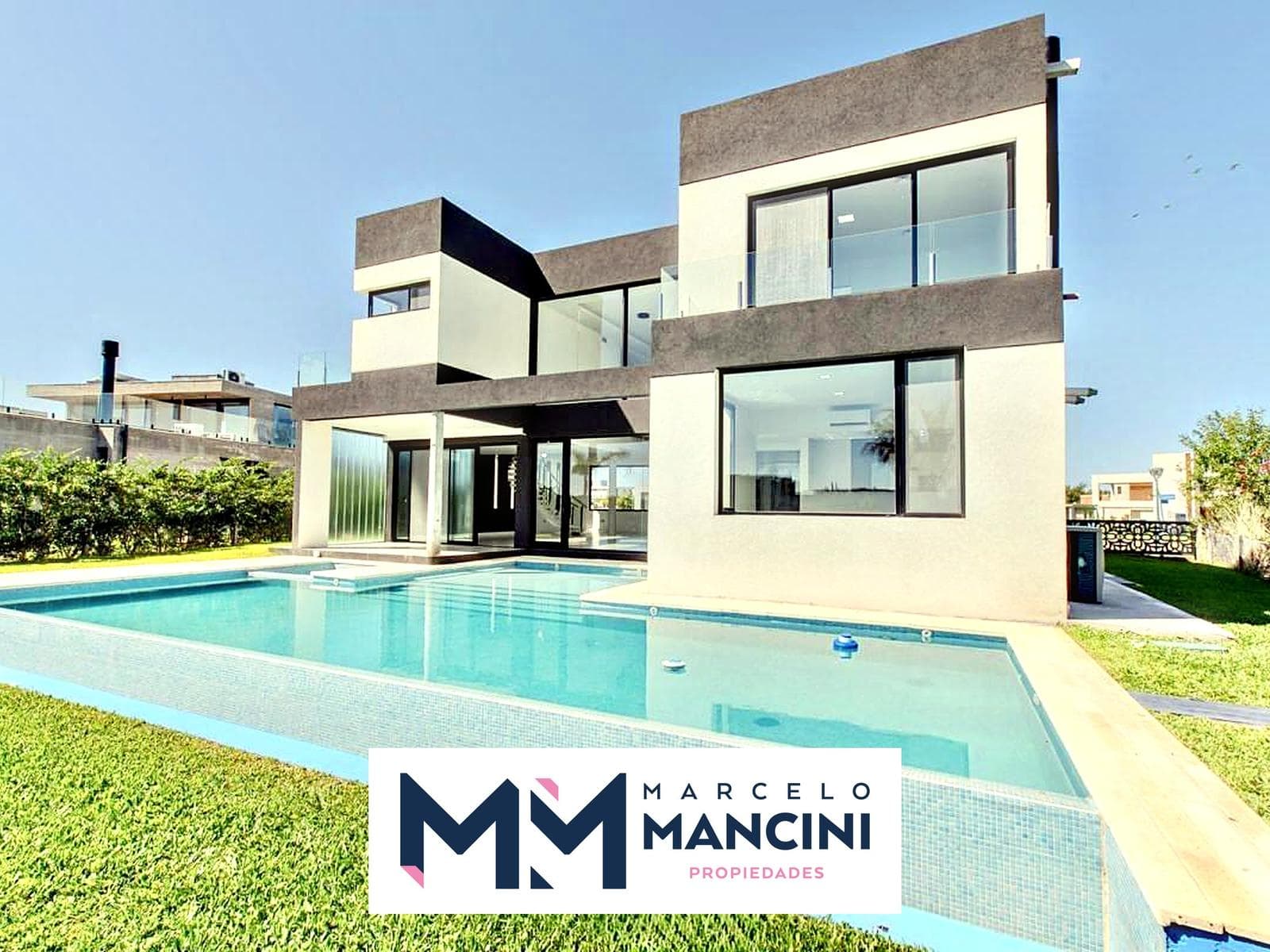 HOUSE FOR SALE in Terralagos: 5 rooms