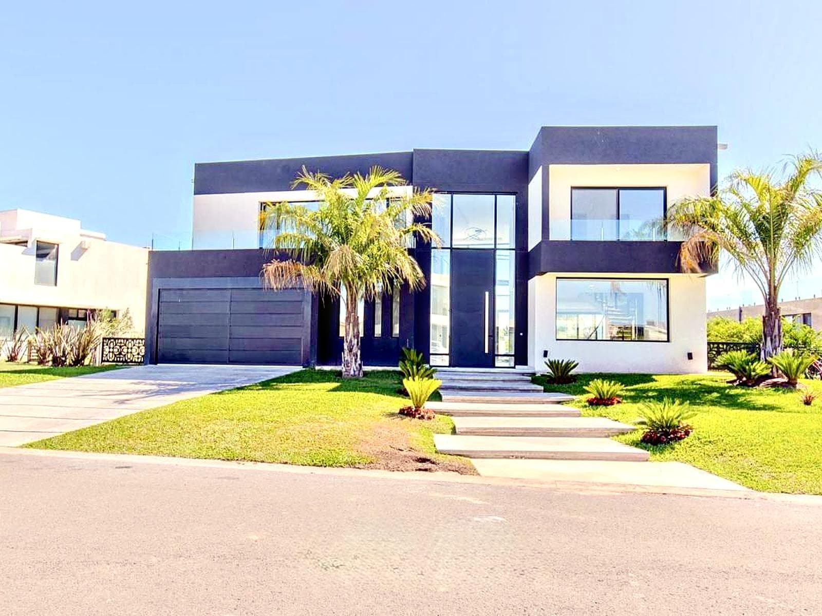 HOUSE FOR SALE in Terralagos: 5 rooms
