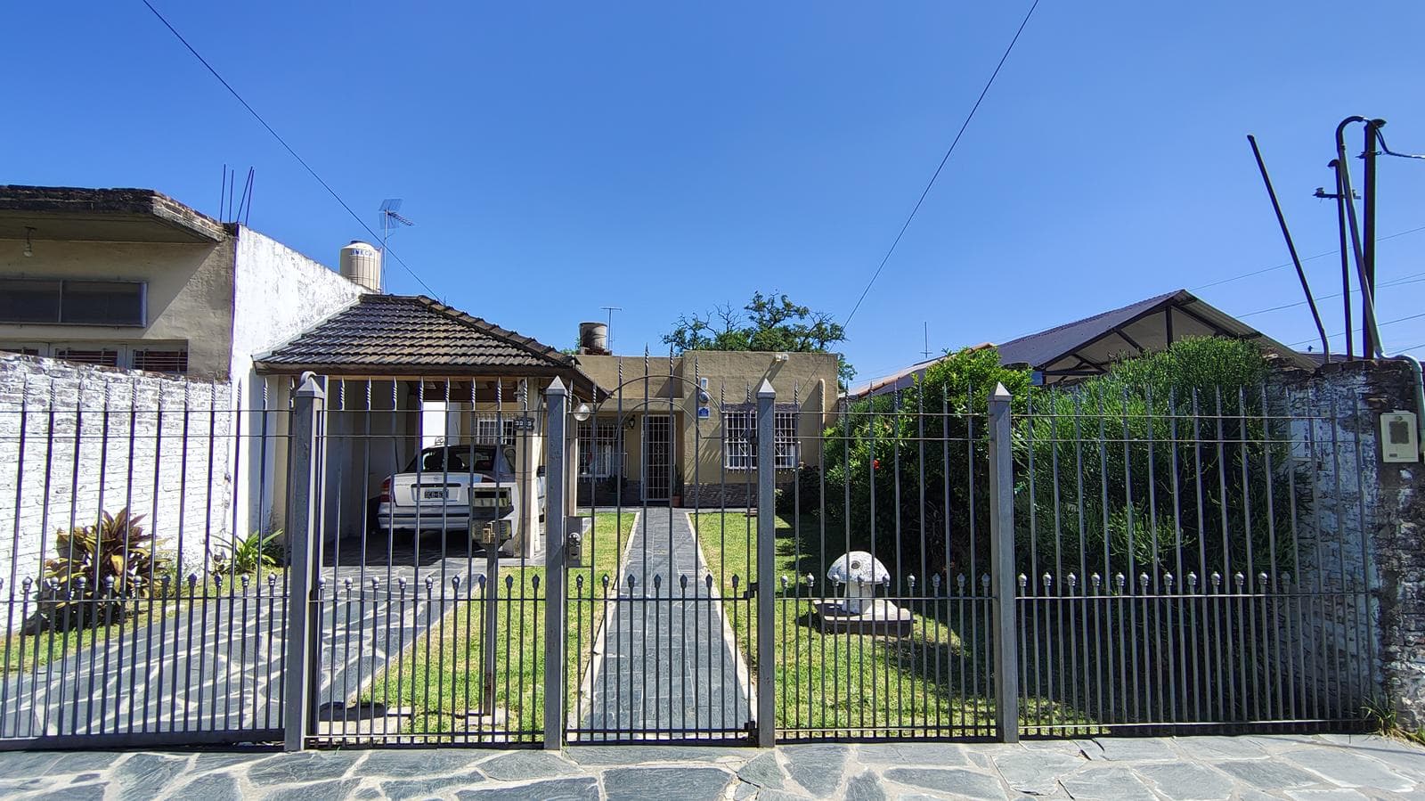 Casa en venta 4 ambientes jose marmol Pileta y Garage