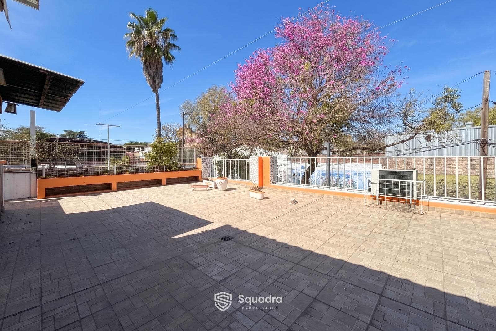 FOR SALE - 2-bedroom ground-floor house with a covered patio - Echesortu neighborhood, Rosario.