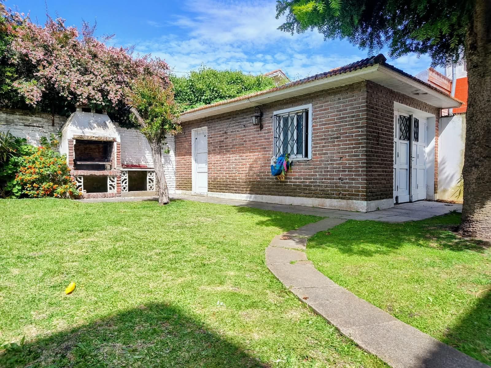 Venta casa en block con parrilla, cochera, terraza con vista al mar - Punta Mogotes Mar Del Plata