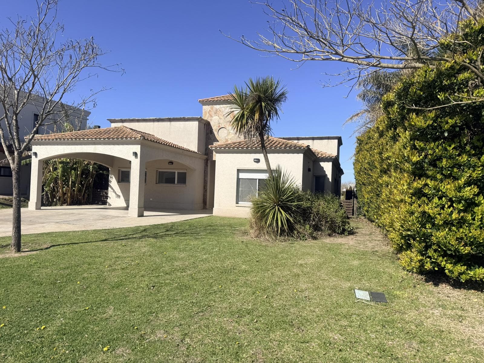 4-room house plus outbuildings in Puertos del Lago