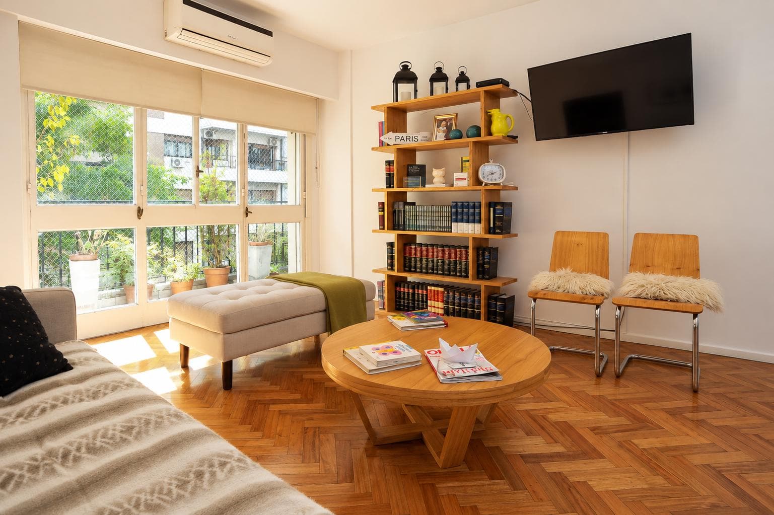 4-ROOM APARTMENT FOR RENT WITH MAID'S QUARTERS AND BALCONY. RENOVATED – VIDT AND AV. SANTA FE – PALERMO