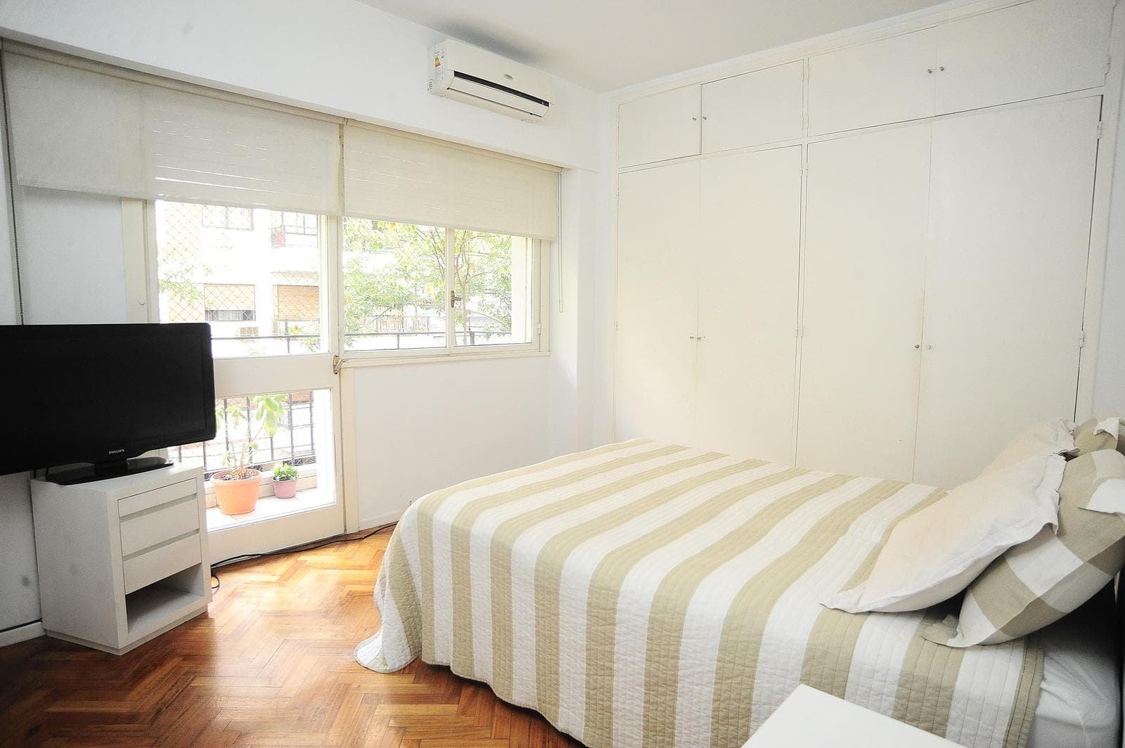 4-ROOM APARTMENT FOR RENT WITH MAID'S QUARTERS AND BALCONY. RENOVATED – VIDT AND AV. SANTA FE – PALERMO