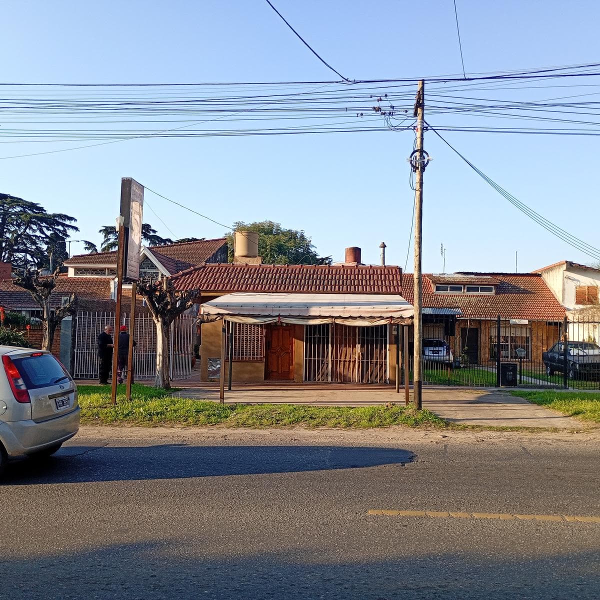 Casa 2 Amb. Local | Cochera p/ 3 Autos y Jardín-Apto Credito-Quilmes Oeste