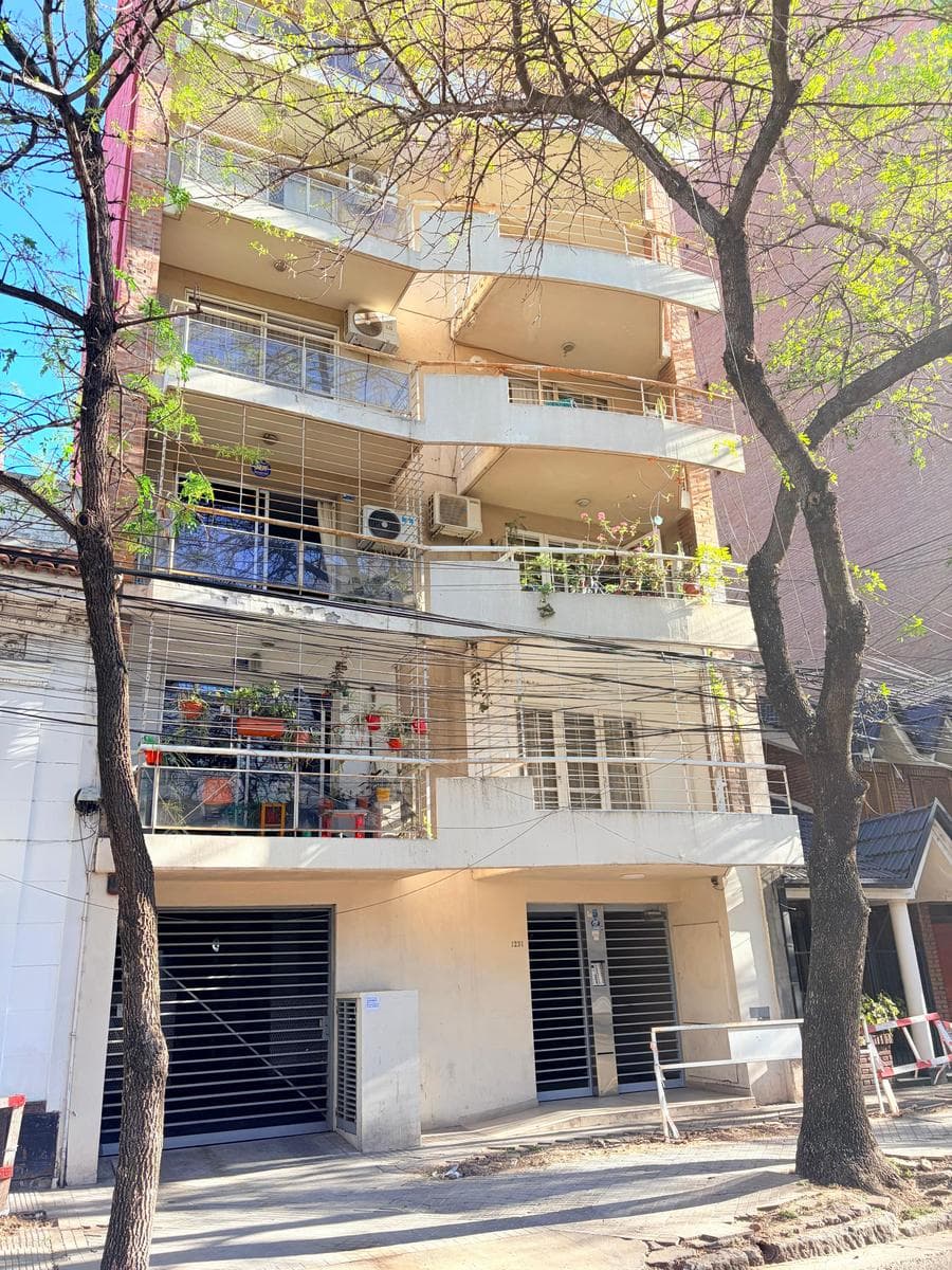 One-bedroom apartment facing the street