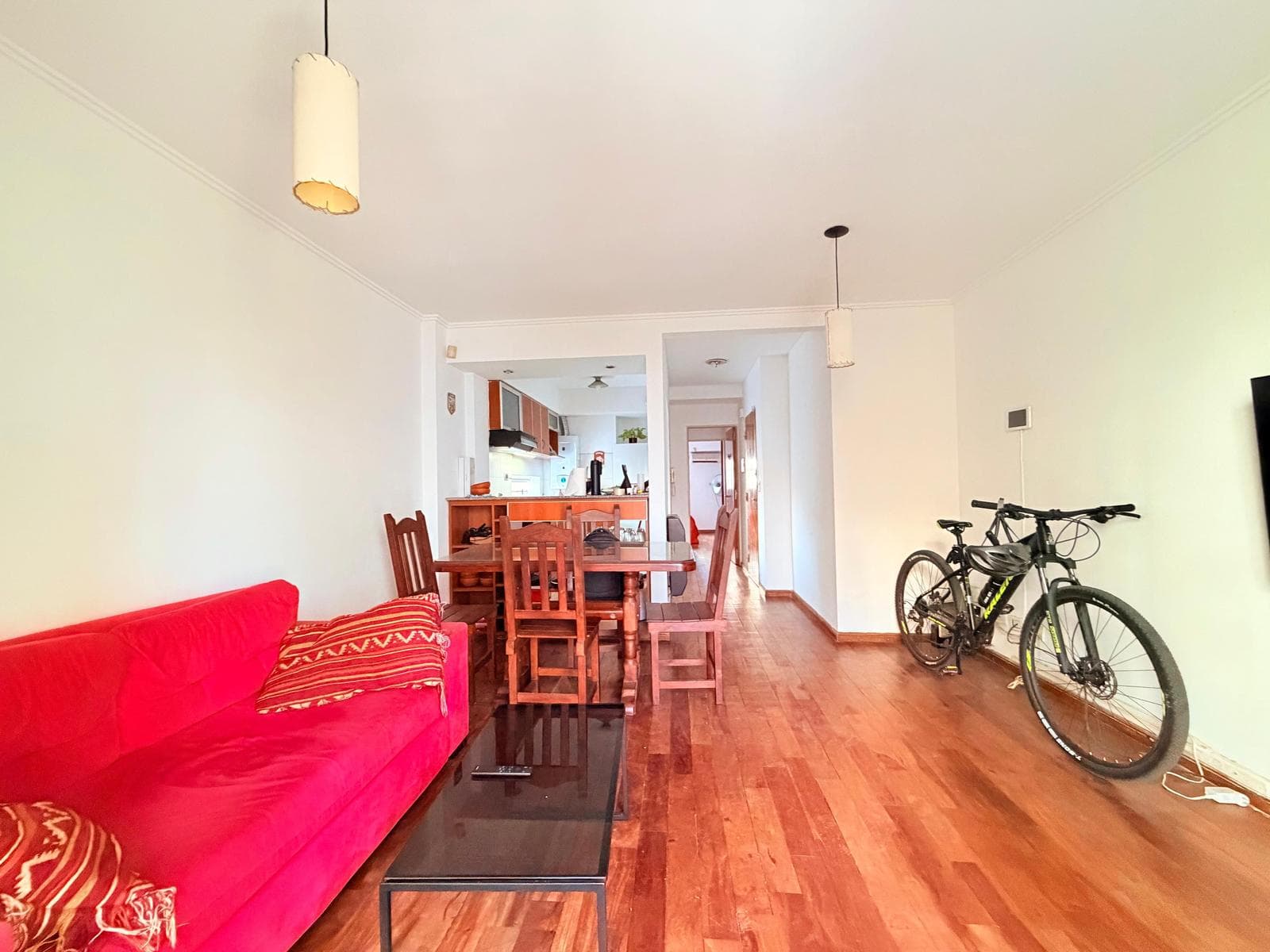 One-bedroom apartment facing the street
