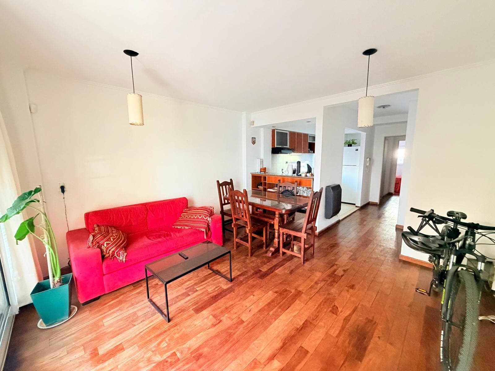 One-bedroom apartment facing the street