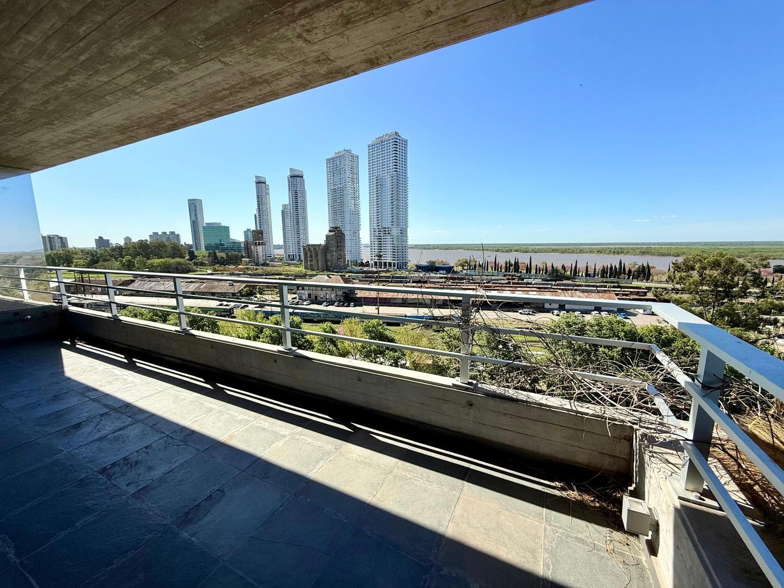 Departamento 3 Dormitorios con cochera, vista río y amenities - Pichincha, Rosario
