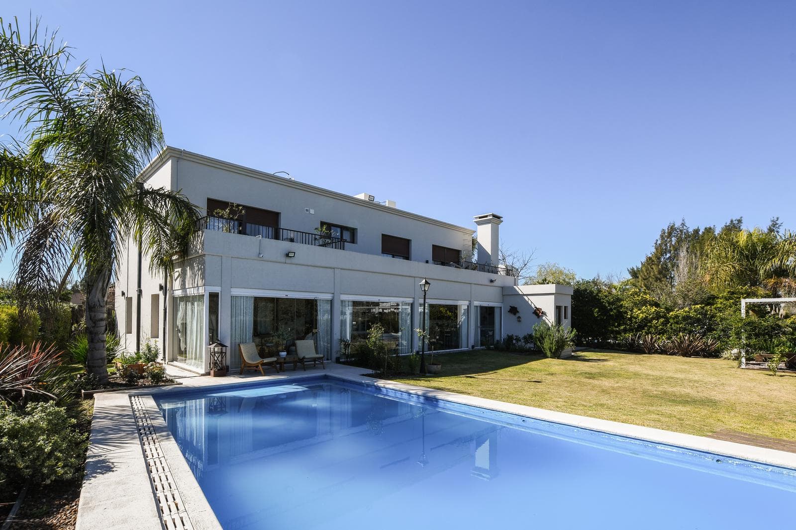 House for Sale in Country Golf