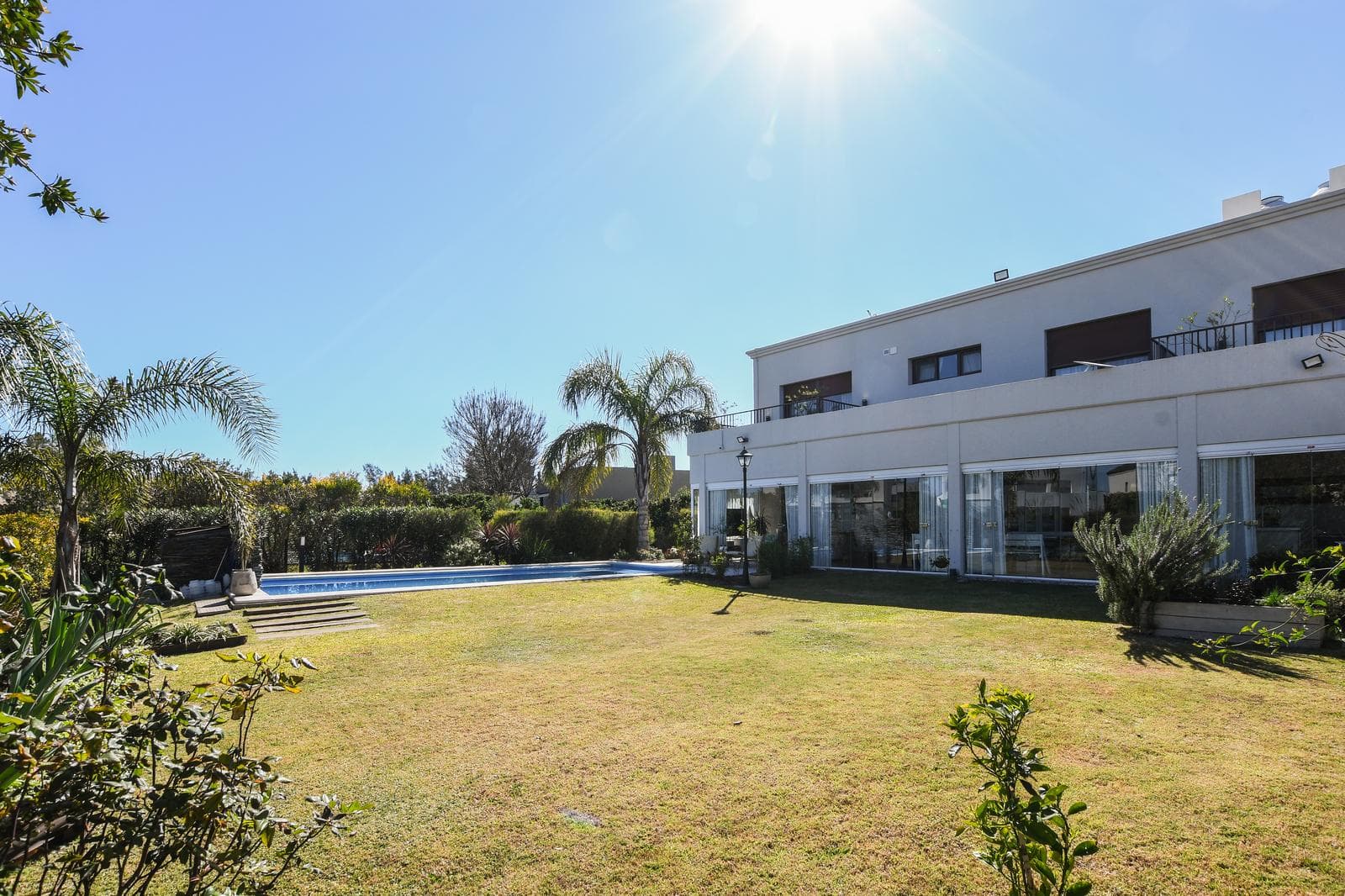 House for Sale in Country Golf