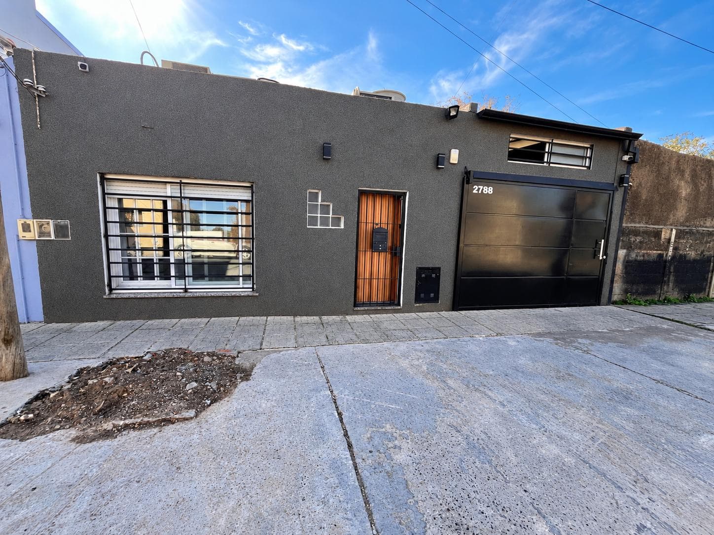 3-BEDROOM HOUSE FOR SALE WITH GARAGES IN BERAZATEGUI—ELIGIBLE FOR A LOAN