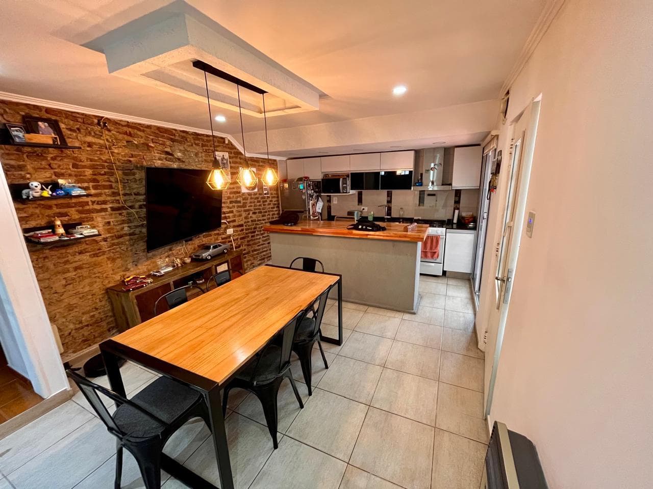 3-BEDROOM HOUSE FOR SALE WITH GARAGES IN BERAZATEGUI—ELIGIBLE FOR A LOAN