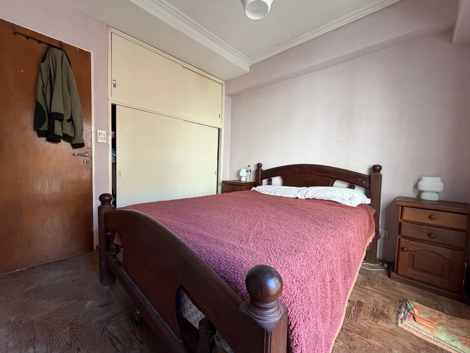 2-BEDROOM APARTMENT FOR SALE ON A STAIRCASE IN THE RÍO NEIGHBORHOOD
