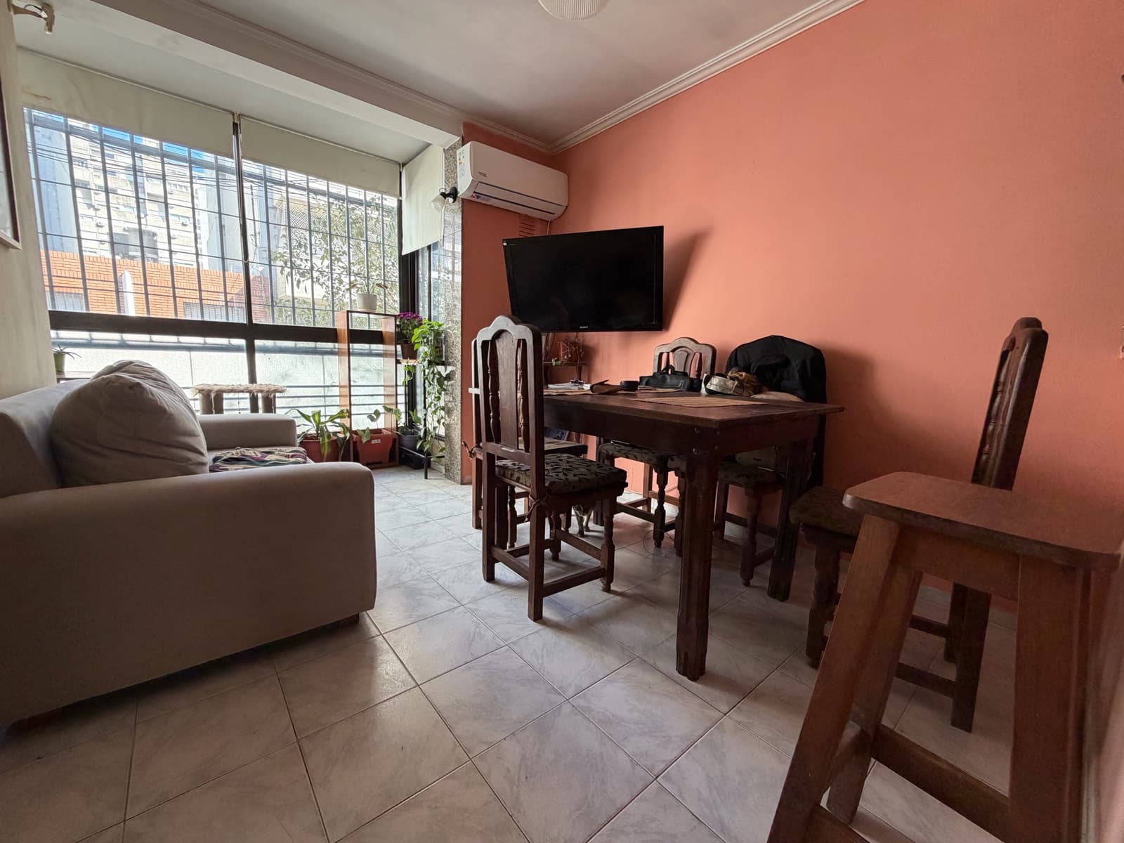 2-BEDROOM APARTMENT FOR SALE ON A STAIRCASE IN THE RÍO NEIGHBORHOOD