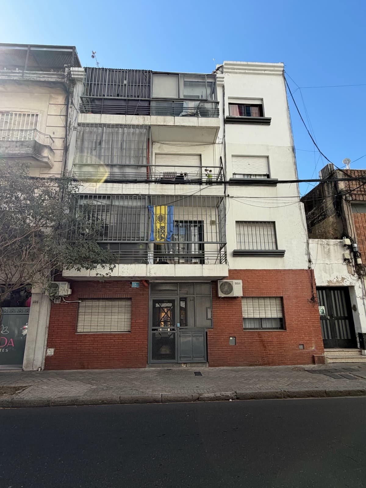 2-BEDROOM APARTMENT FOR SALE ON A STAIRCASE IN THE RÍO NEIGHBORHOOD