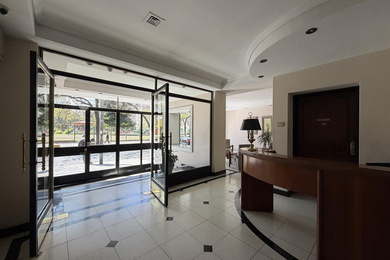 Departamento Venta 4 ambientes Con Dependencia Caballito Frente al Parque Rivadavia