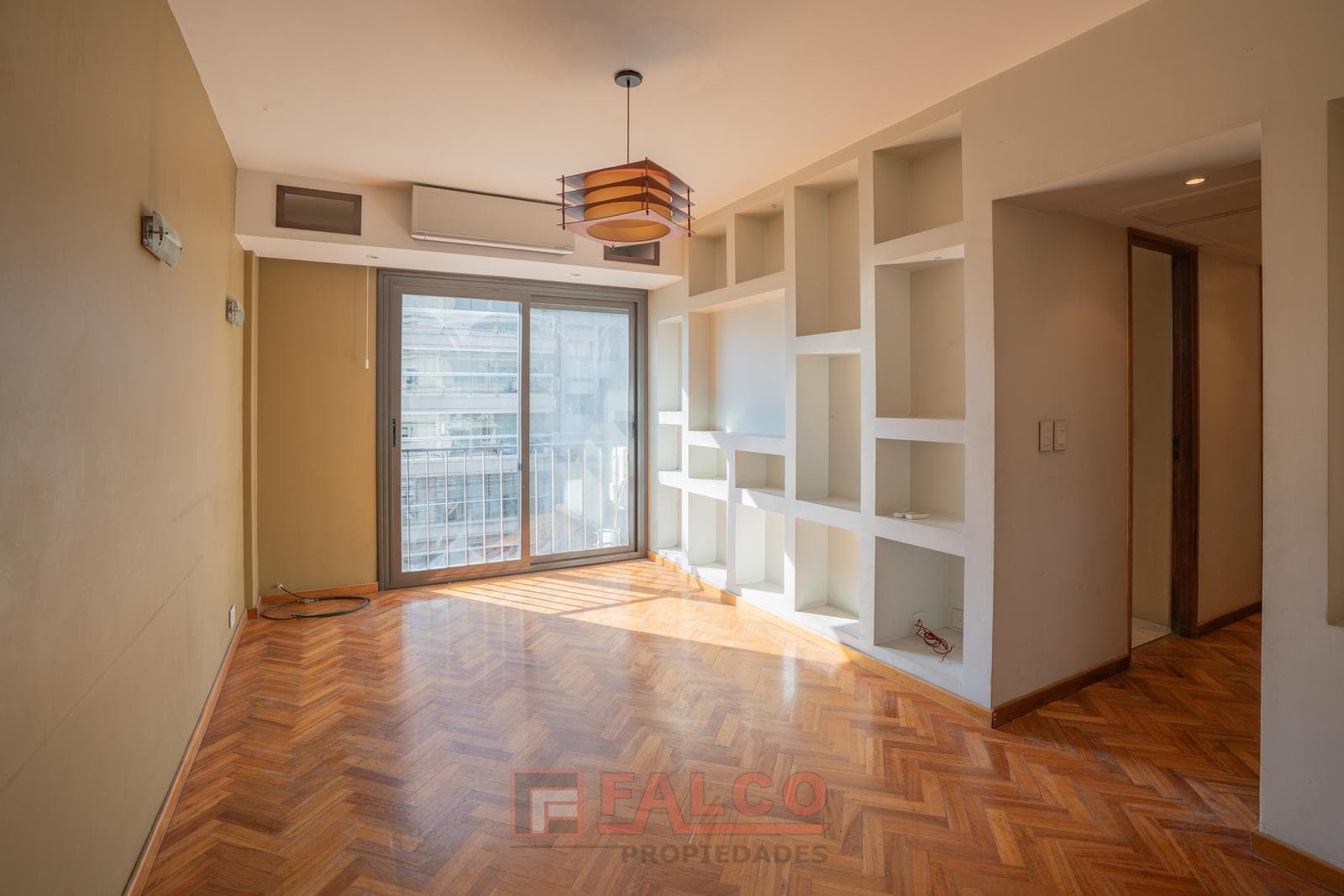 Remodeled 3-room apartment with a separate room