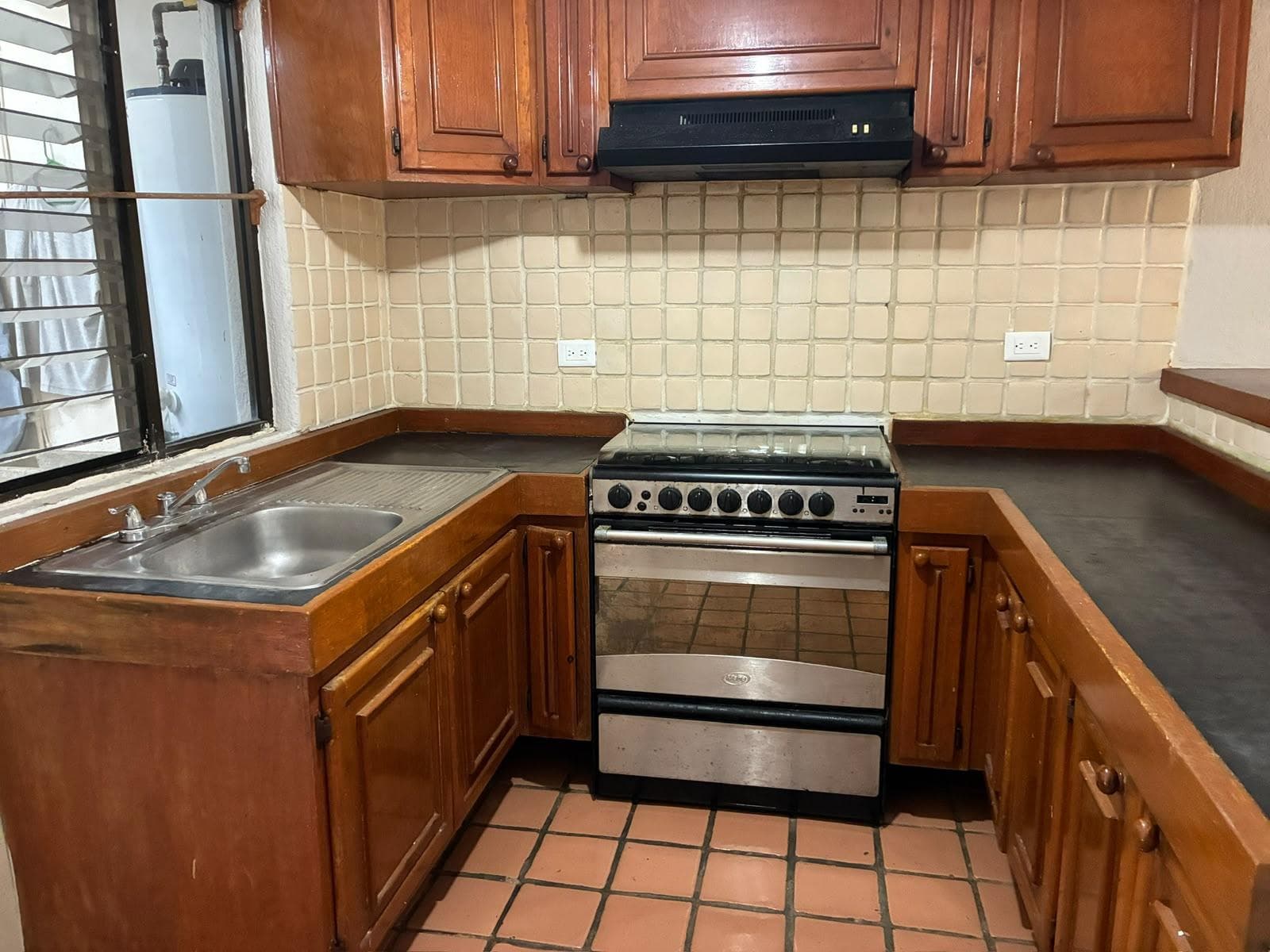 HOUSE FOR RENT AT SUPMZ 45 AV DEL SOL, CANCUN CENTER