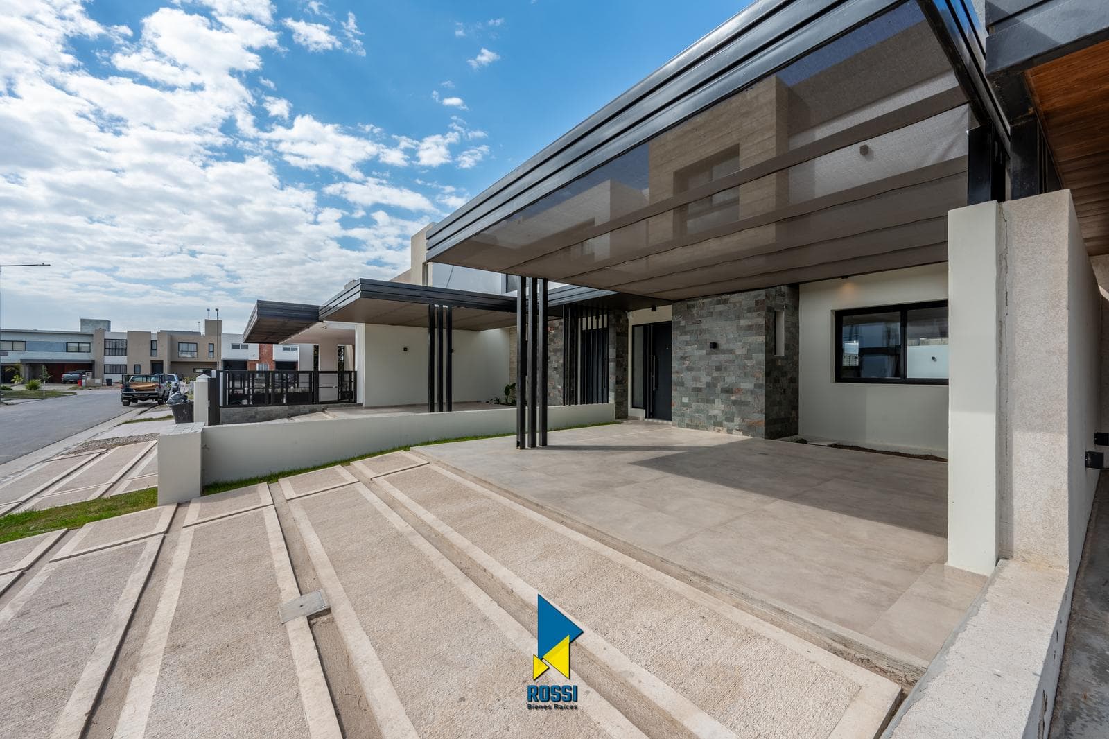 BRAND-NEW, HIGH-END 3-BEDROOM DUPLEX FOR RENT IN PRADOS DE MANANTIALES