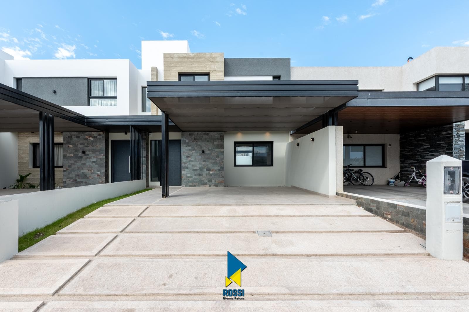 BRAND-NEW, HIGH-END 3-BEDROOM DUPLEX FOR RENT IN PRADOS DE MANANTIALES
