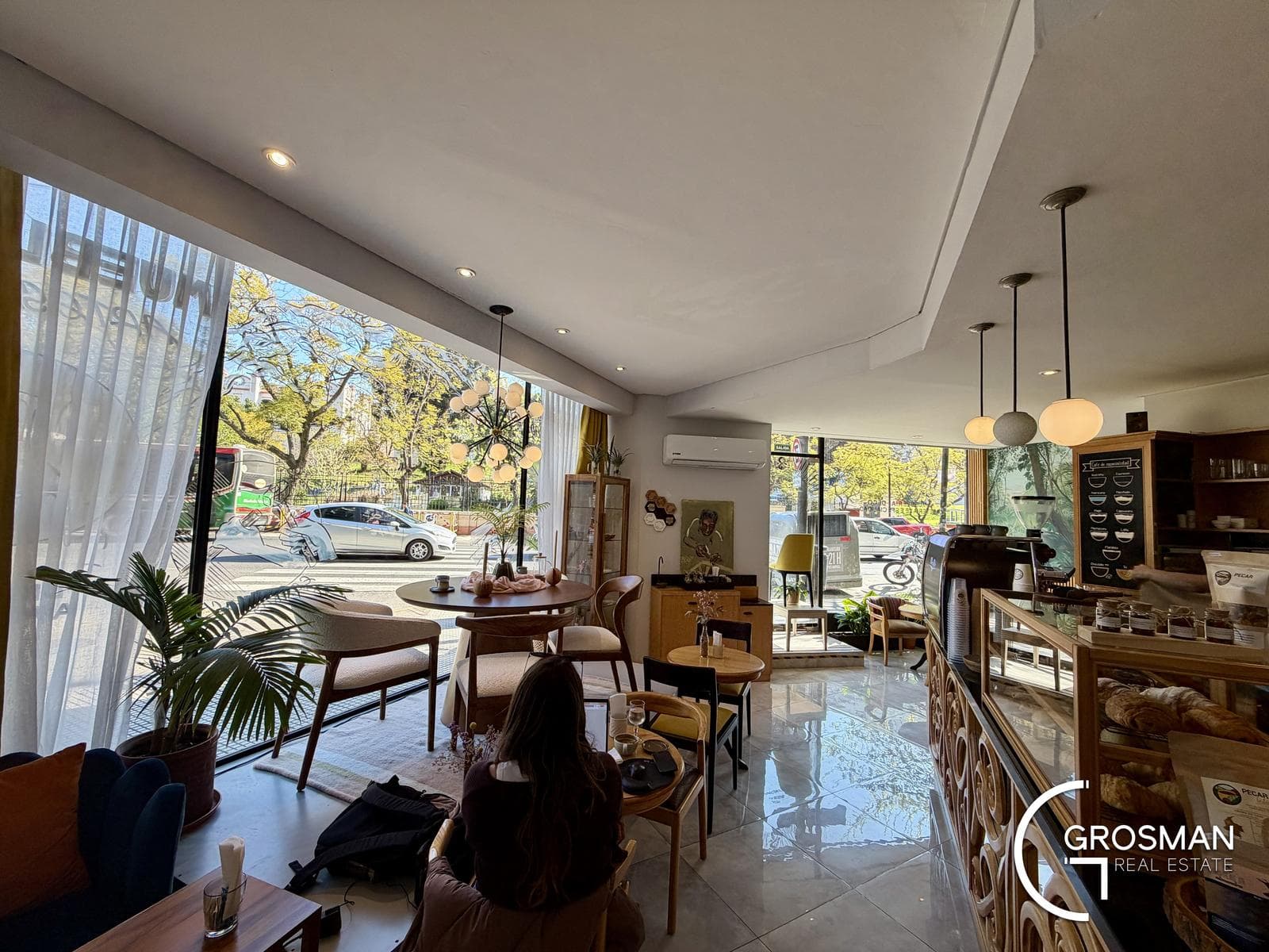 CORNER COMMERCIAL SPACE FOR RENT - SUITABLE FOR A RESTAURANT IN PALERMO, LAS CAÑITAS - 221 MTS