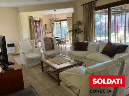 House for summer rental in Bella Vista: December, January, February.