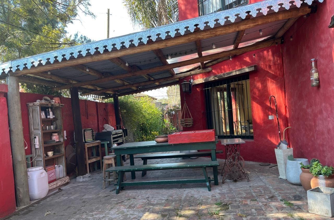House for summer rental in Bella Vista: December, January, February.