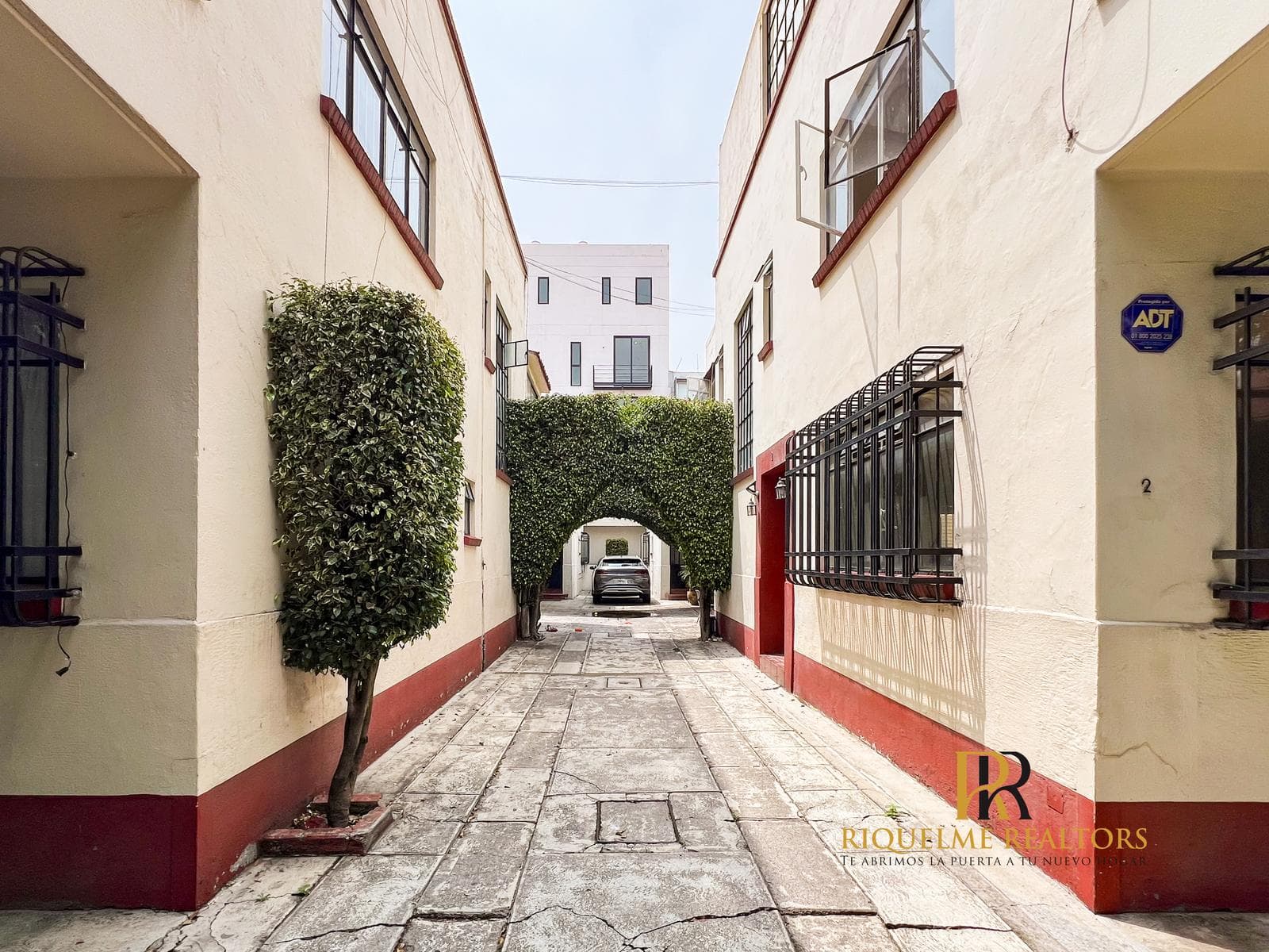 HOUSE FOR RENT IN A CONDOMINIUM WITH A TERRACE IN POLANCO