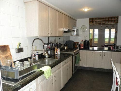 BEAUTIFUL 3-BEDROOM HOME WITH A STUDIO AND PARKING FOR 4 CARS