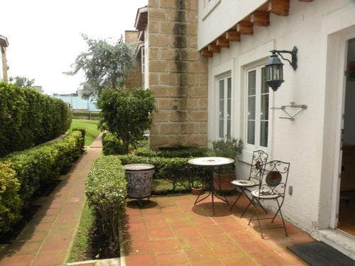 BEAUTIFUL 3-BEDROOM HOME WITH A STUDIO AND PARKING FOR 4 CARS
