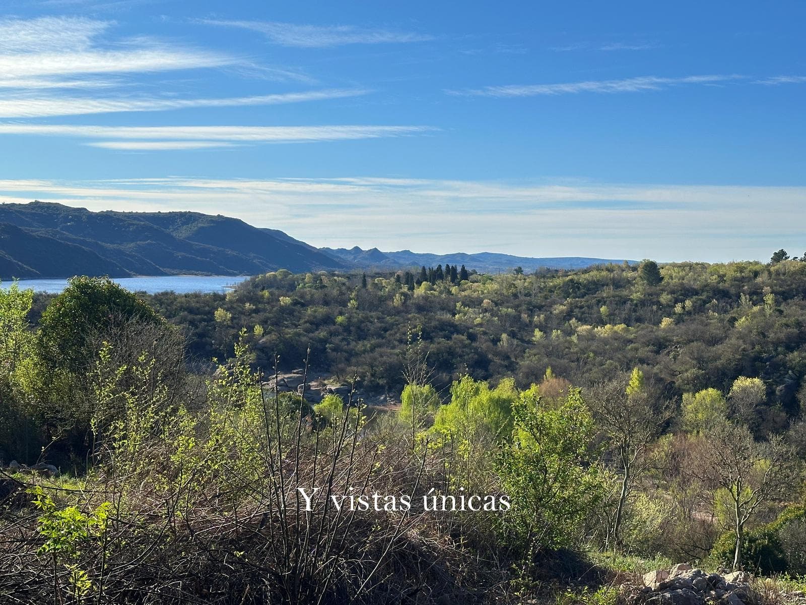 House for Sale in Las Rabonas, 10 Meters from the Lake, with a Pool Apartment