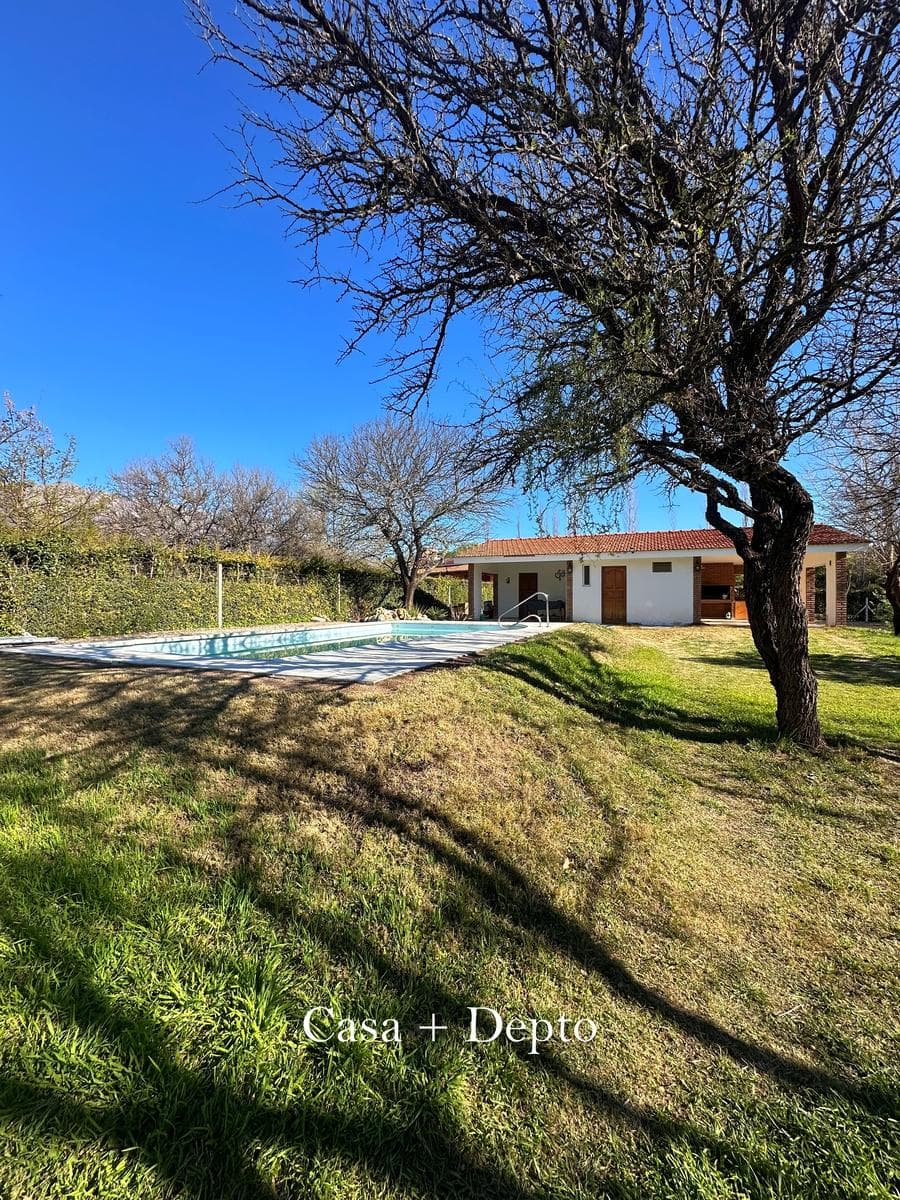 House for Sale in Las Rabonas, 10 Meters from the Lake, with a Pool Apartment