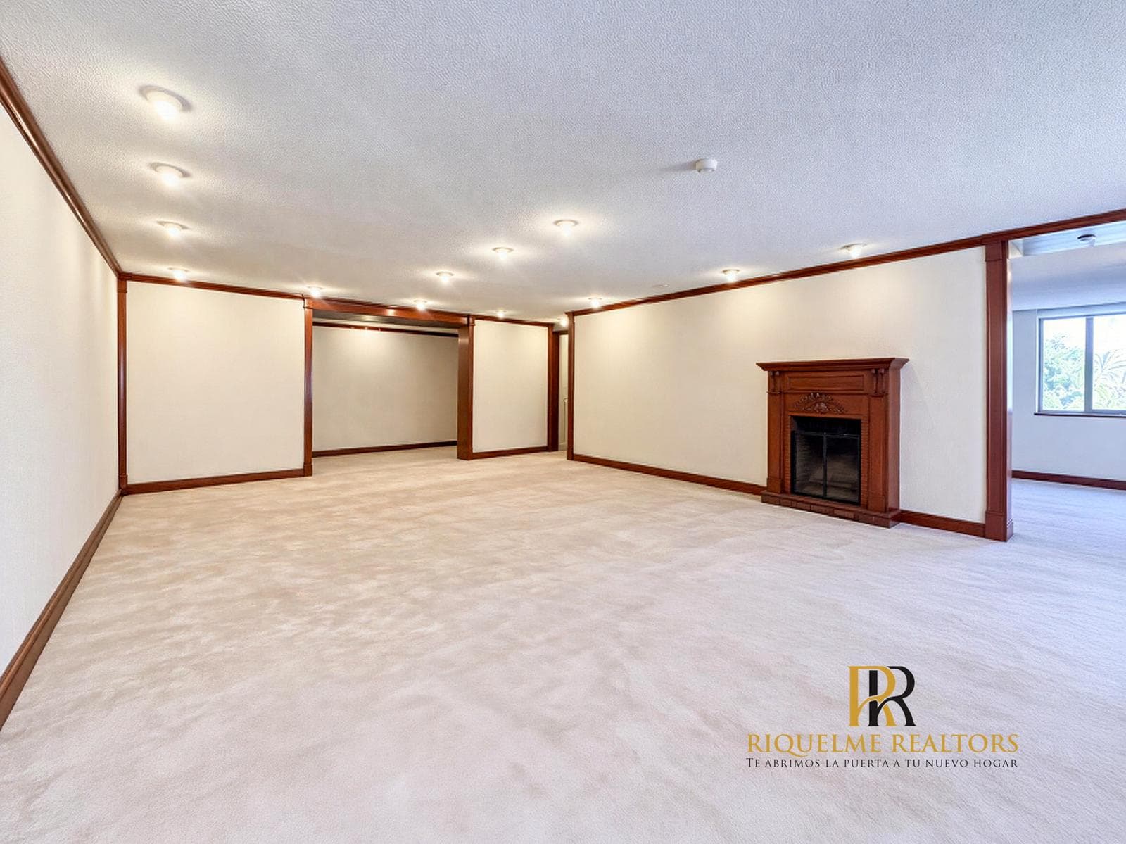 FOR SALE: SPACIOUS HOUSE WITH GARDEN AND TERRACE. LA HERRADURA
