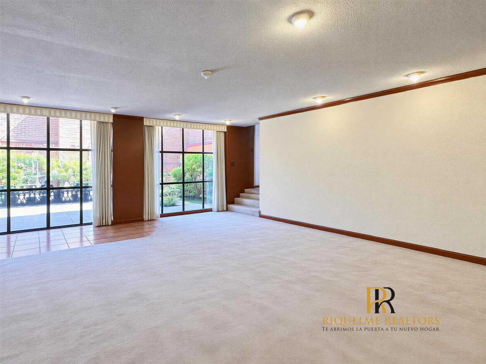 FOR SALE: SPACIOUS HOUSE WITH GARDEN AND TERRACE. LA HERRADURA