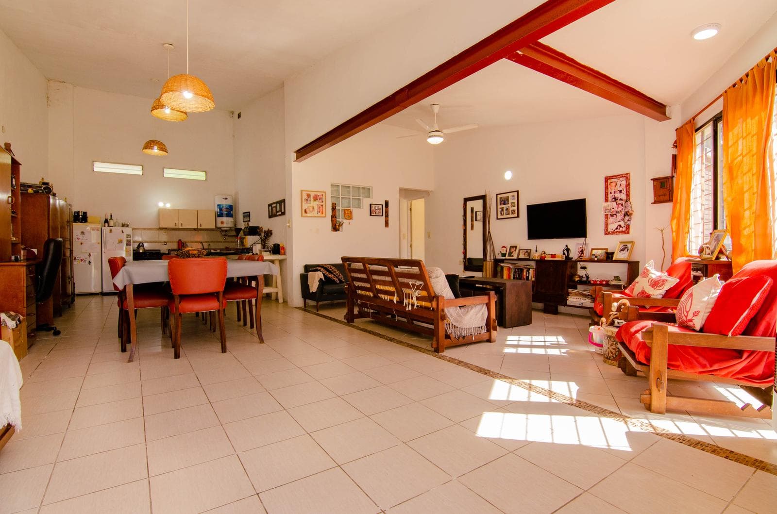 House for Sale in Funes – Las Quintas Neighborhood | Large lot and outdoor spaces.