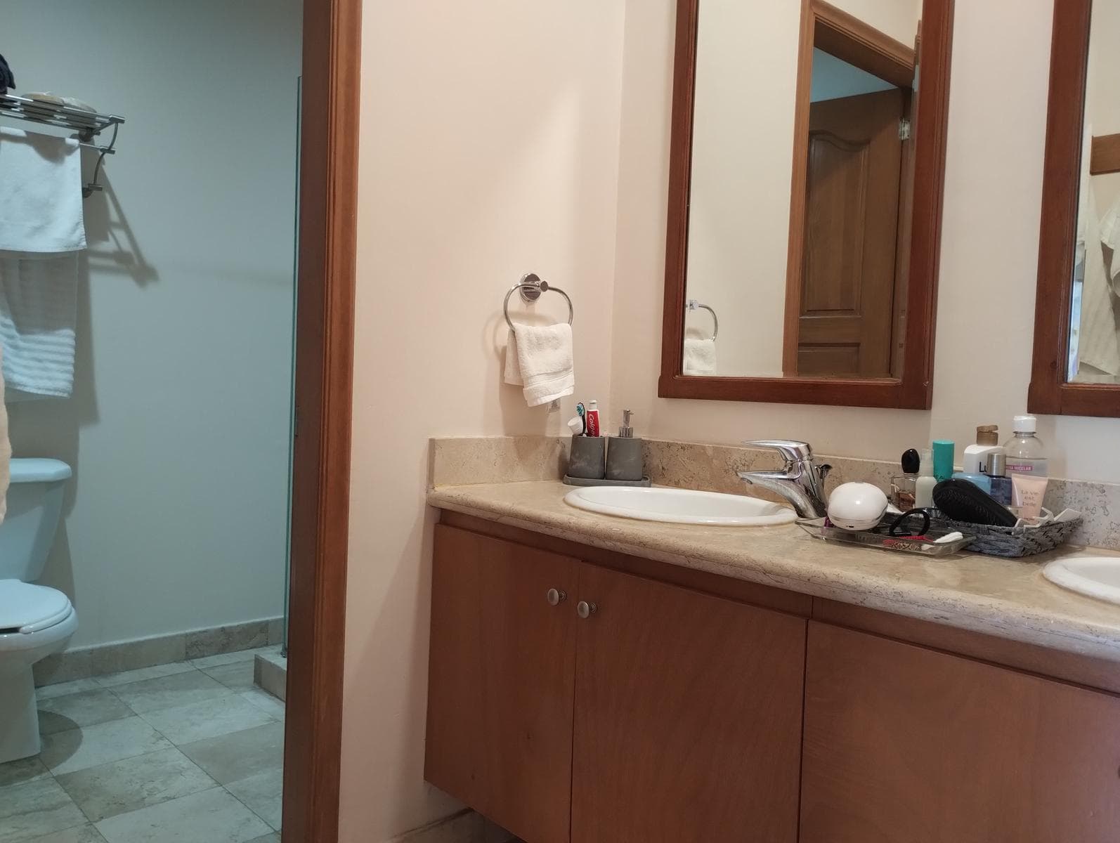 Furnished Room for Female Executives