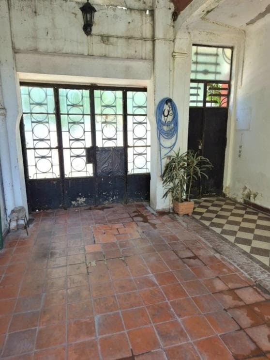 For Sale: 3-Bedroom House with Double Garage and Garden in Need of Renovation. Arroyito.