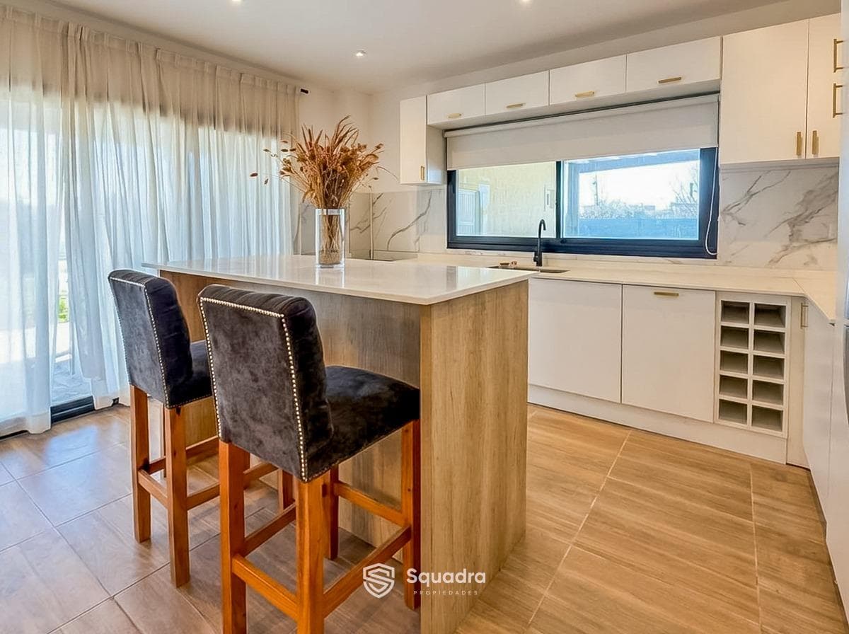 FOR SALE / TRADE - 3-bedroom house with a yard and pool. Coronel Domínguez, Santa Fe.