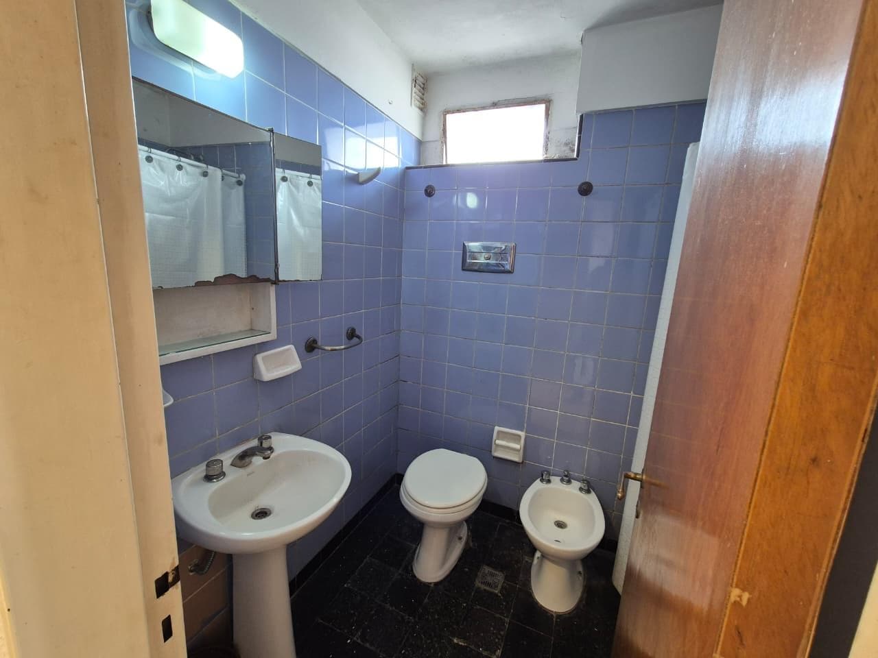 2-Room Street-Facing Apartment for Sale with a Balcony