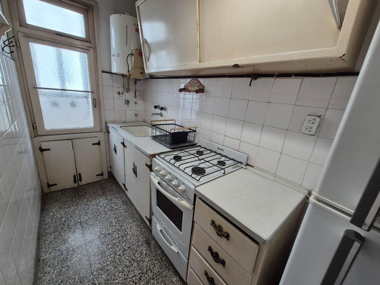 2-Room Street-Facing Apartment for Sale with a Balcony