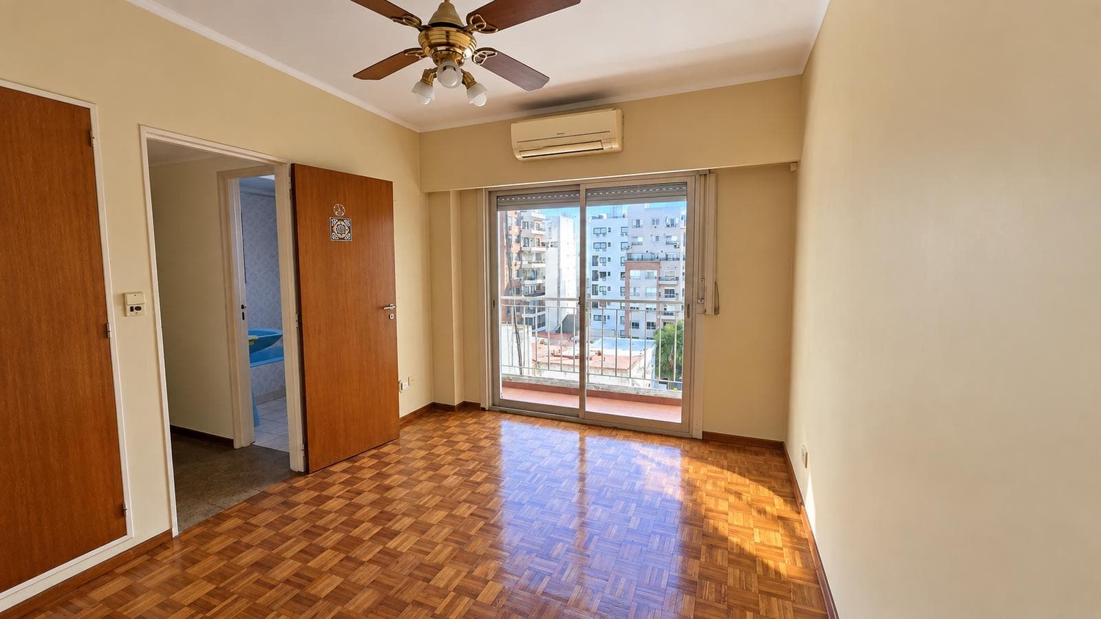 Two-room apartment for sale, in need of renovation