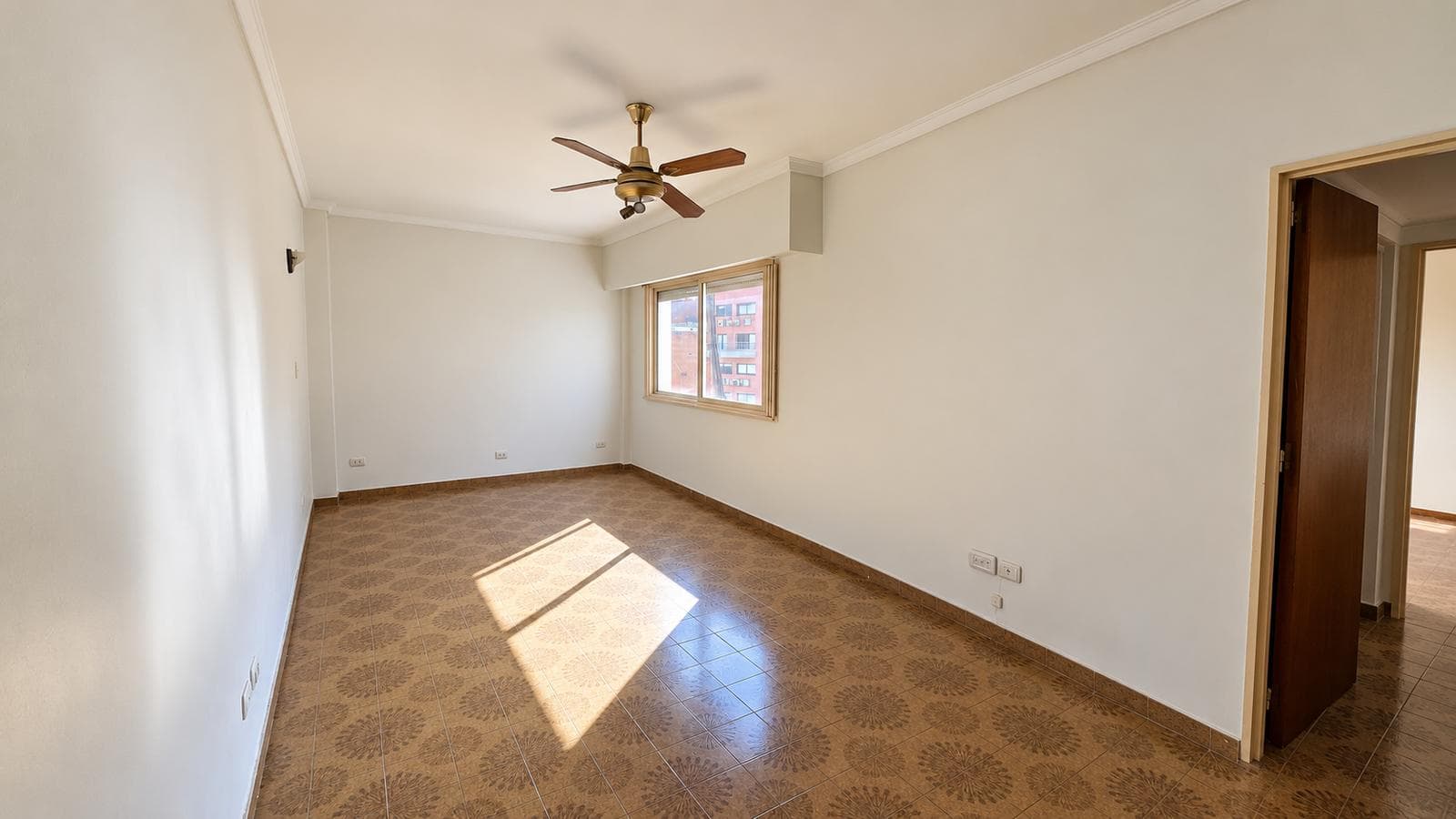Two-room apartment for sale, in need of renovation