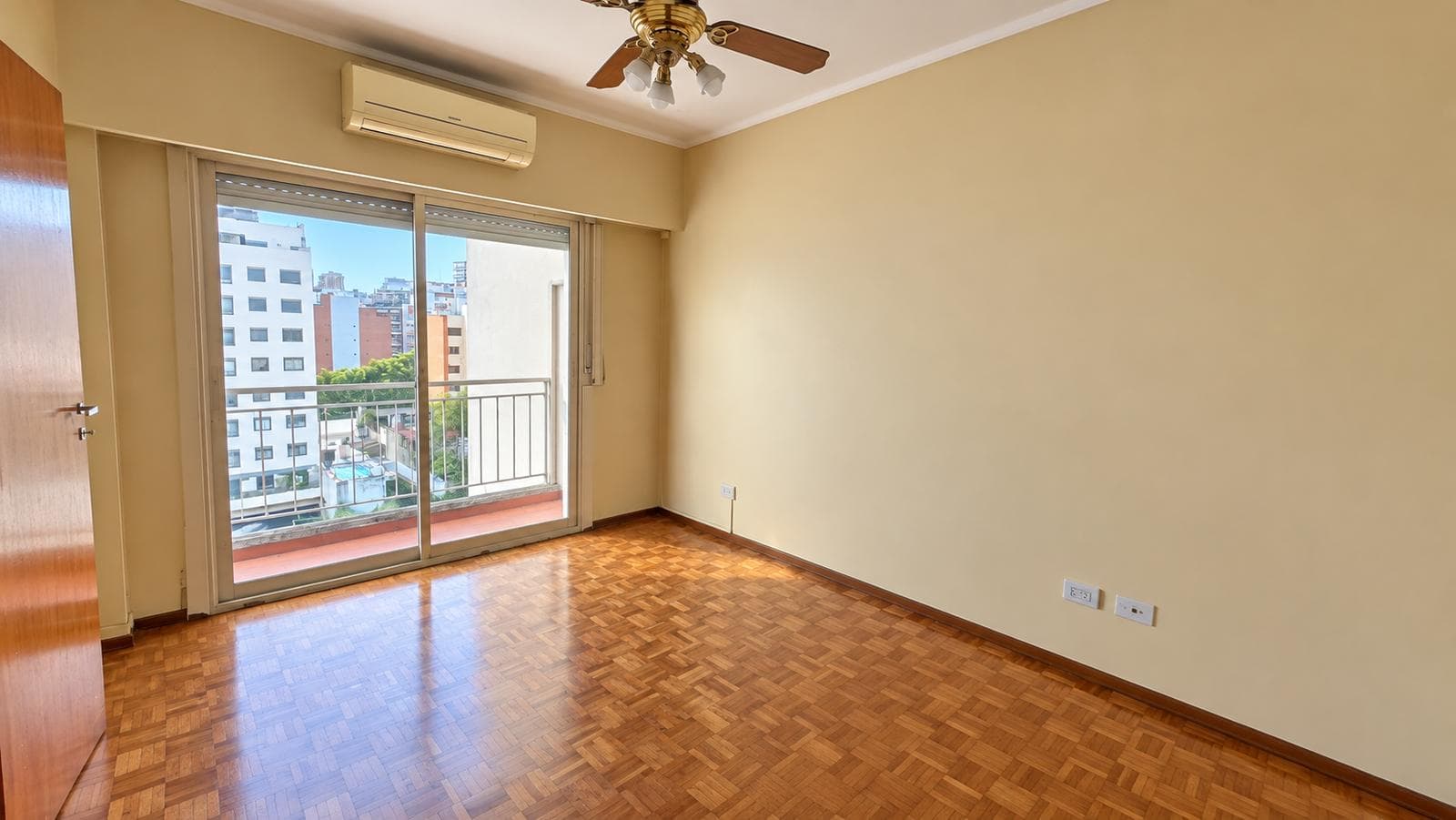 Two-room apartment for sale, in need of renovation