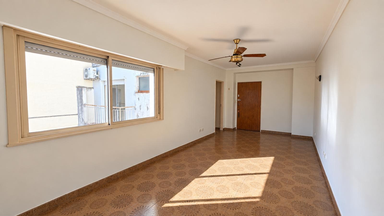 Two-room apartment for sale, in need of renovation