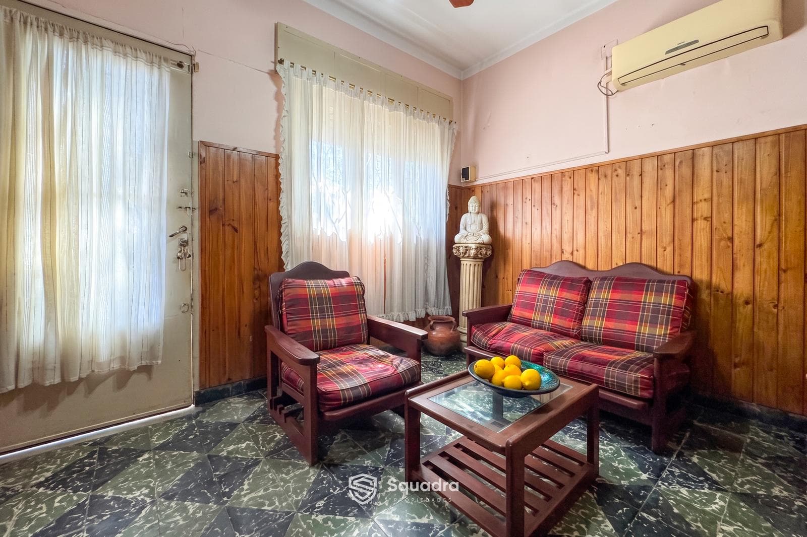 FOR SALE - 3-bedroom house on the main street with a garage and a covered patio - Echesortu neighborhood, Rosario.