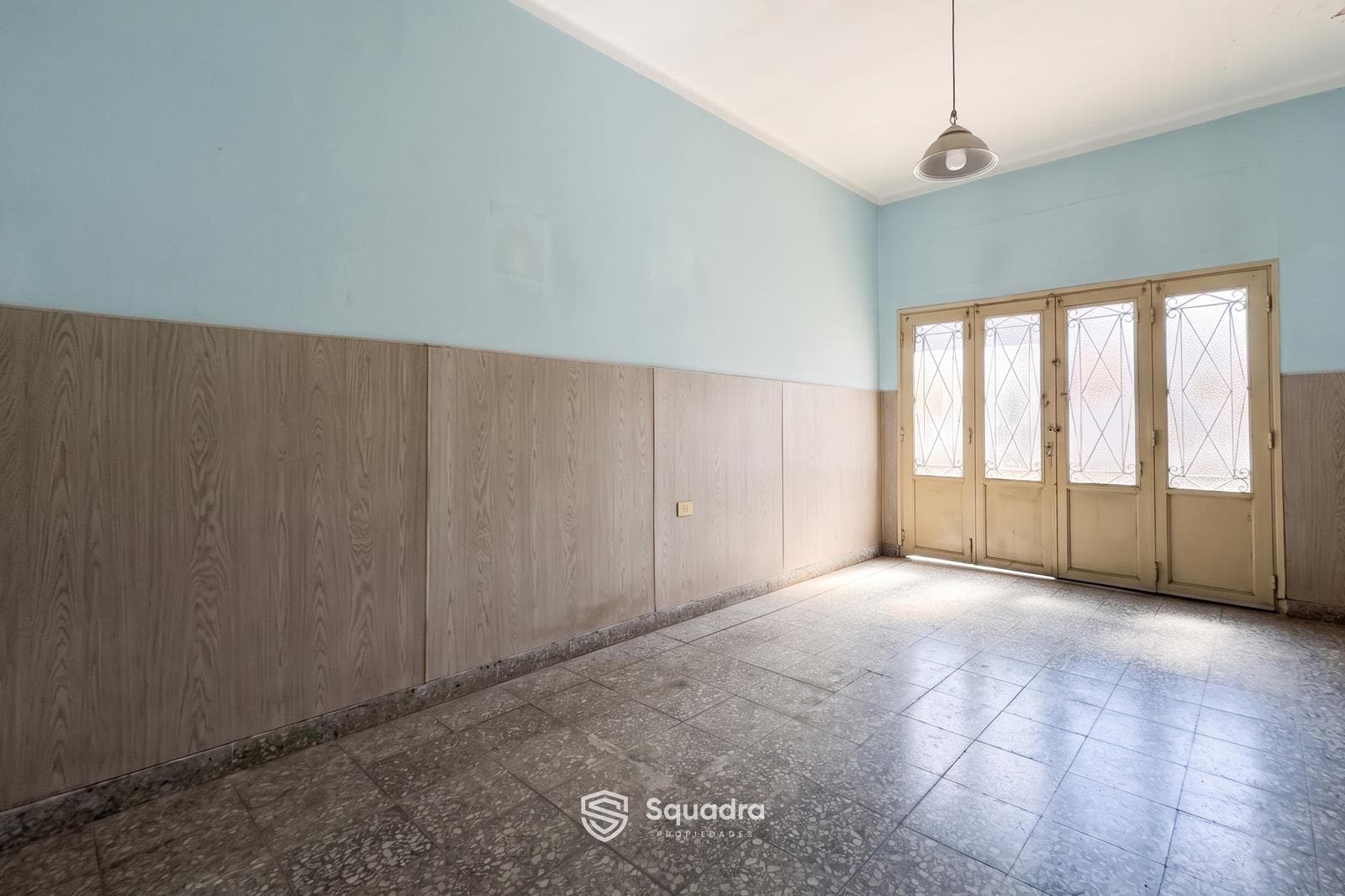 FOR SALE - 3-bedroom house on the main street with a garage and a covered patio - Echesortu neighborhood, Rosario.