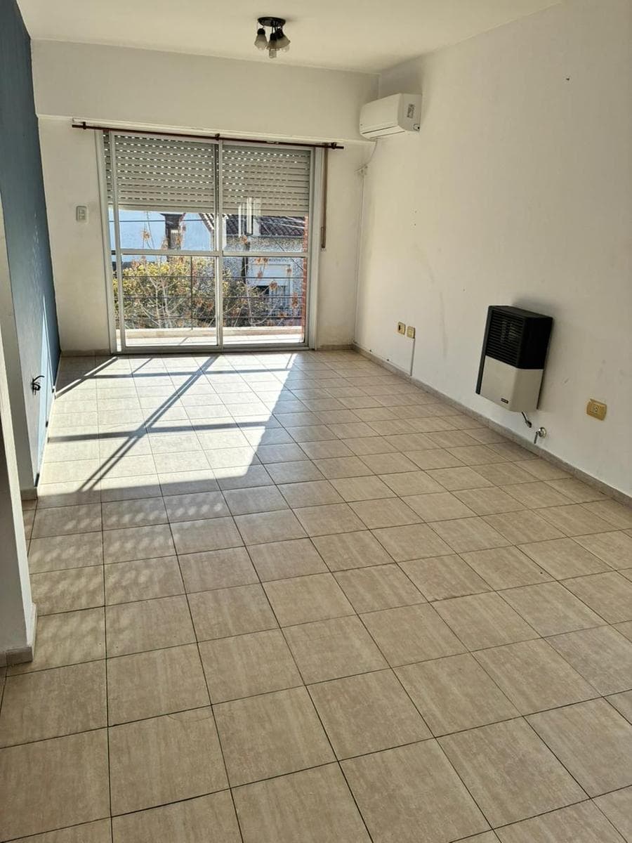 Departamento en Venta de 2 ambientes. Con balcón. Apto crédito. Pleno Centro Campana