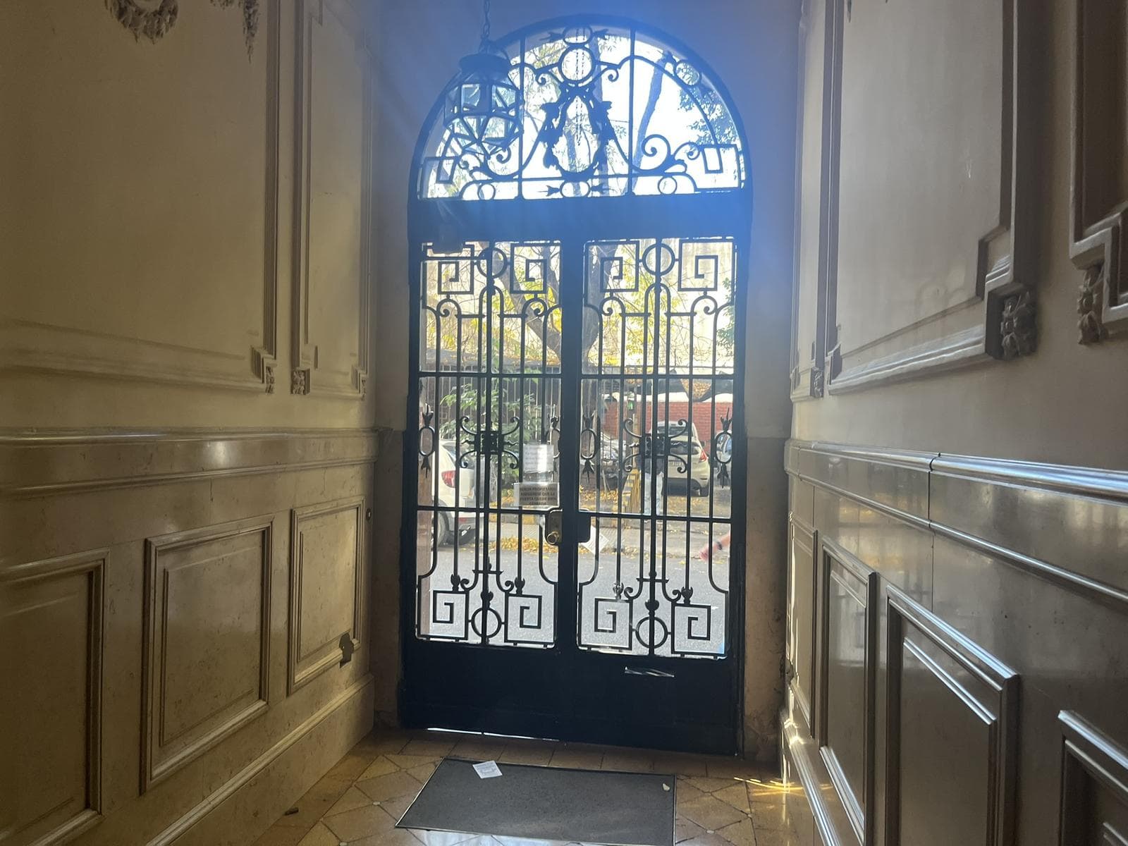 French-style Apartment for Sale, 150 m² — Monserrat
